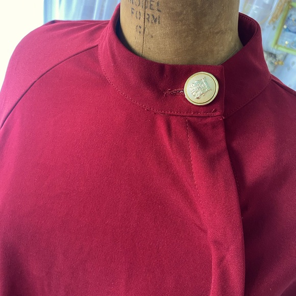 Red Cape - Picture 4 of 6